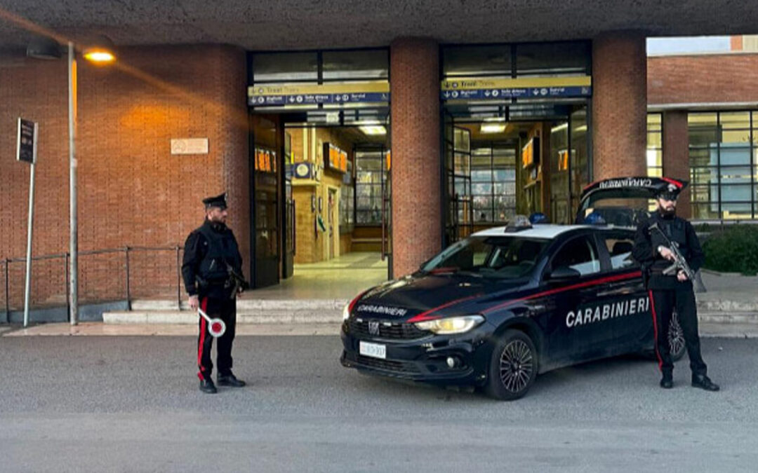 Latina Scalo: Ladri Rubano le Ruote di una Fiat 500 alla Stazione