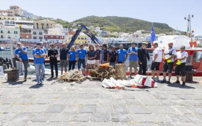 PONZA: RIMOSSI OLTRE 300 METRI DI RETI FANTASMA ABBANDONATE CHE SOFFOCAVANO LA FAUNA MARINA | Latinatu