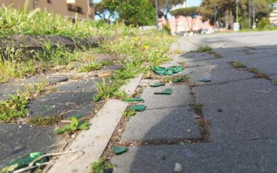 Lancio di bottiglie in Viale Italia, vetri rotti ovunque dopo la “guerriglia” del sabato sera | Radioluna