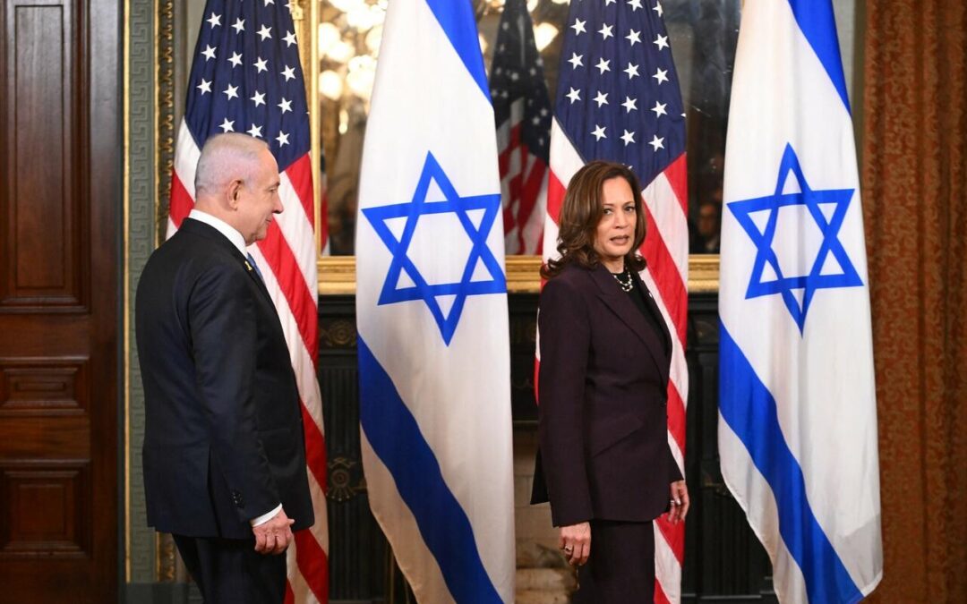 Netanyahu arrabbiato dopo l’incontro con Kamala Harris. Invece con Tump, baci e abbracci | maurizioblondet.it