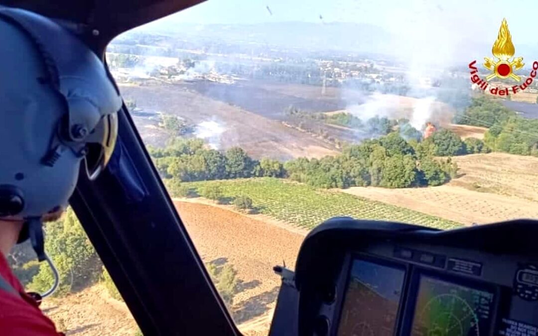 Ancora un incendio a Latina: in fiamme un’area tra Borgo Montello e Bainsizza | Latinatoday