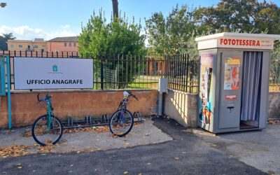 E’ apparsa una cabina per le foto rapide al centro di Latina Scalo