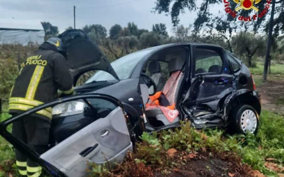 Incidente sull’Appia, una donna ferita estratta dalle lamiere dell’auto | Latinatoday