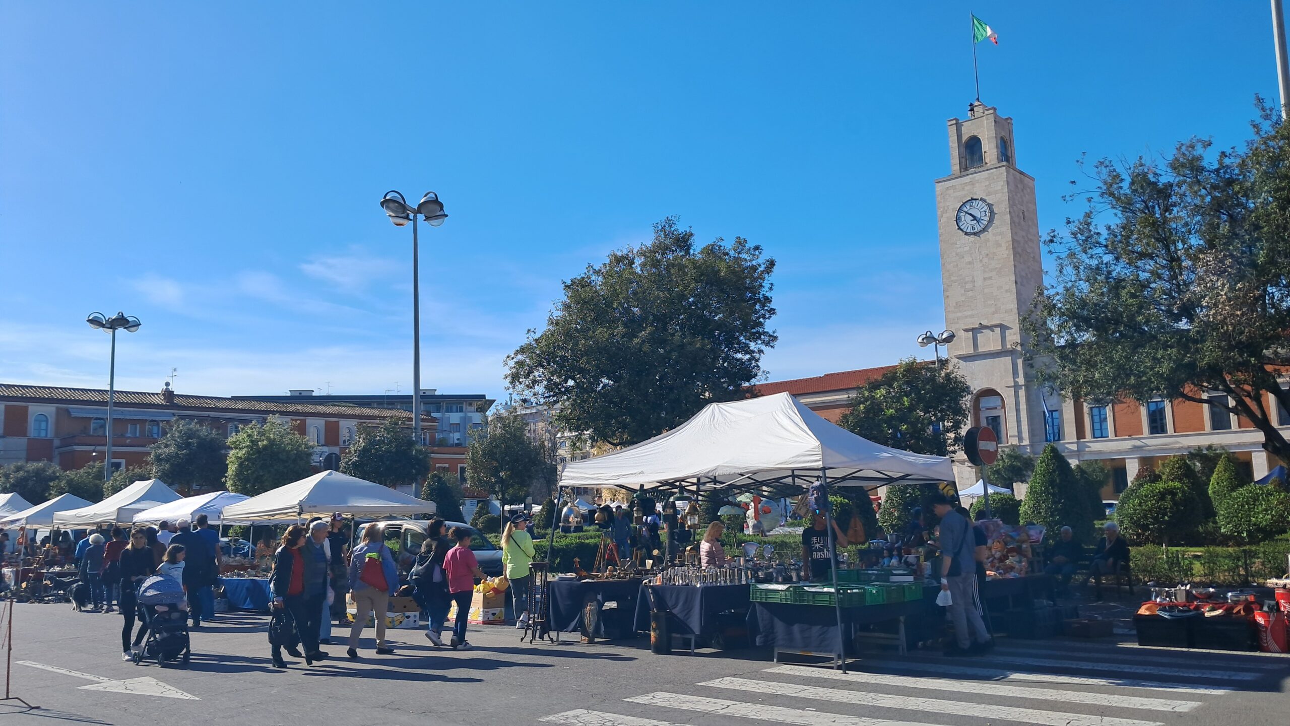 Mercatino della memoria di Latina - mercato dell'antiquariato